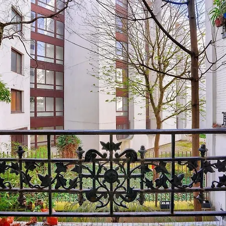 Cosy Near The Eiffel Tower