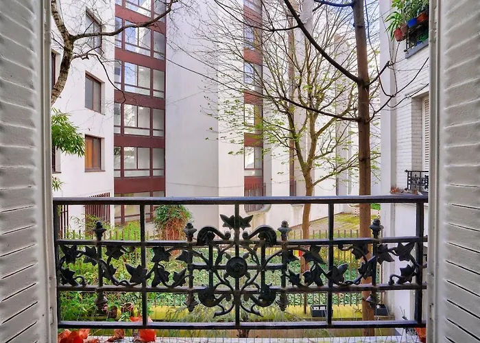 Cosy Near The Eiffel Tower