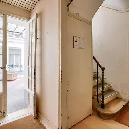 Cosy Near The Eiffel Tower *