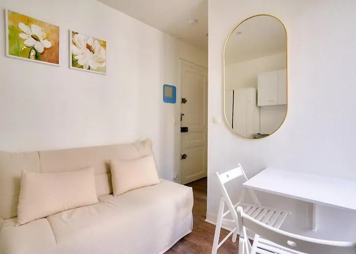 Cosy Near The Eiffel Tower