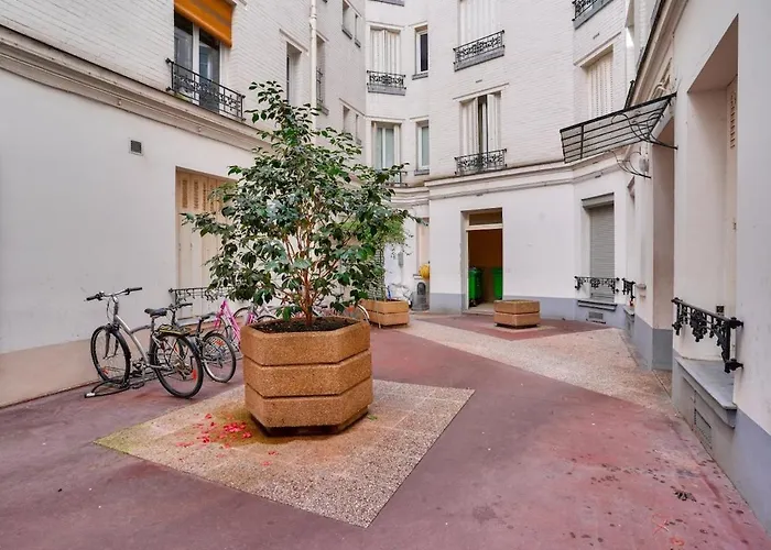 Cosy Near The Eiffel Tower